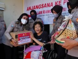 Polwan Sidoarjo Anjangsana ke Purnawirawan dan Anggota yang Sakit