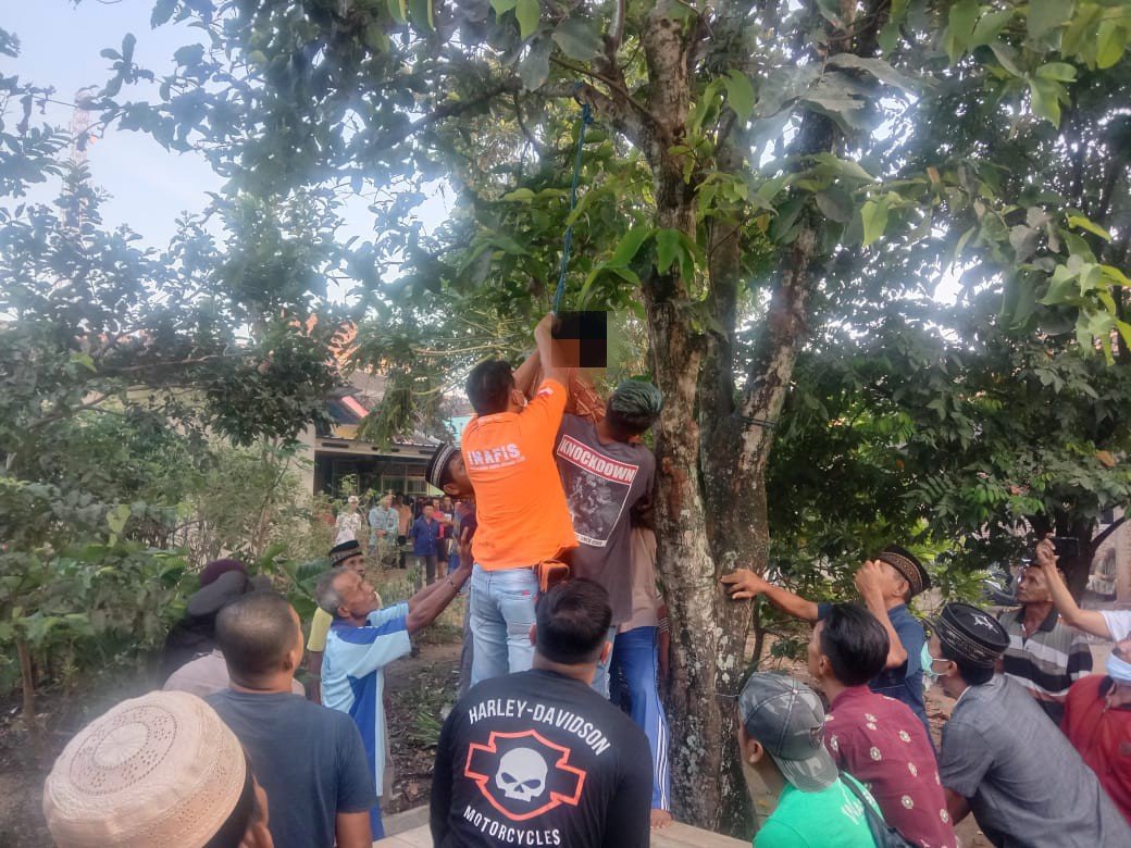 Polsek Pringsewu Kota Cek TKP Peristiwa Gantung Diri