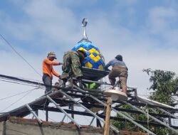 TMMD Imbangan Ke-114, Satgas Pasang Kubah Mushola Nurul Iman