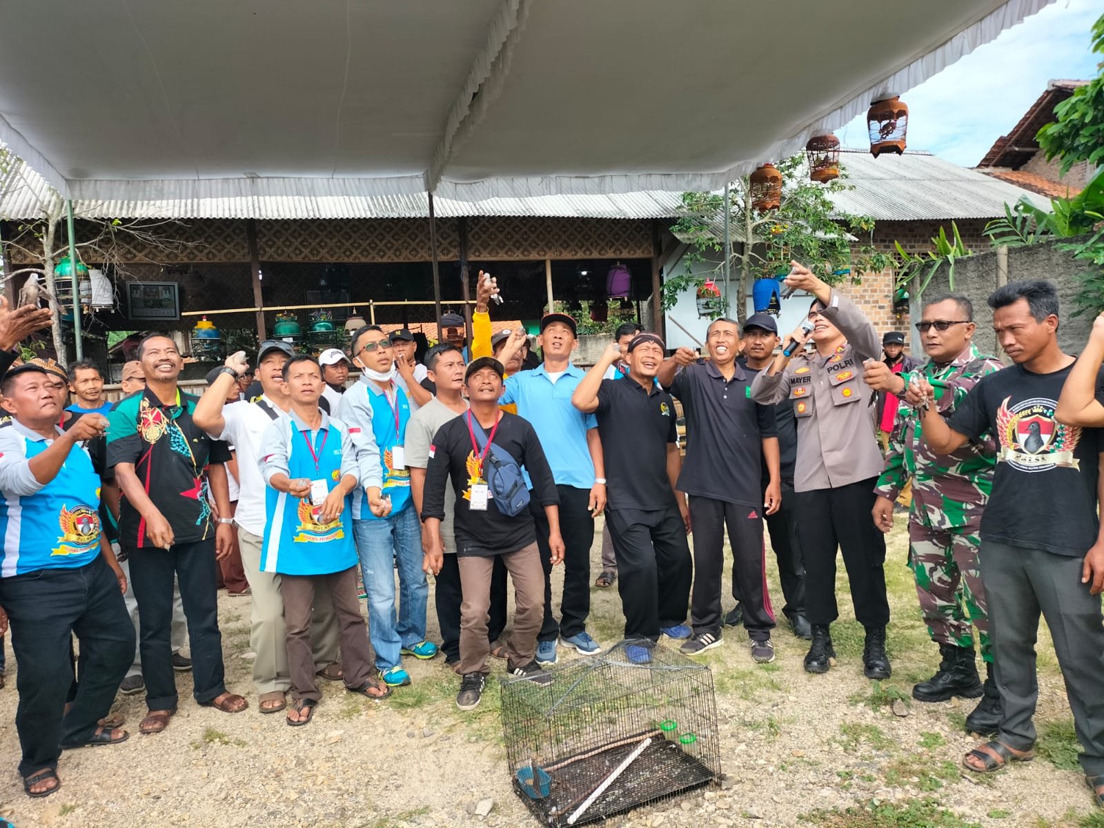 Kapolsek Gadingrejo Buka Lomba Seni Suara Burung Perkutut Menyambut HUT RI Ke-77