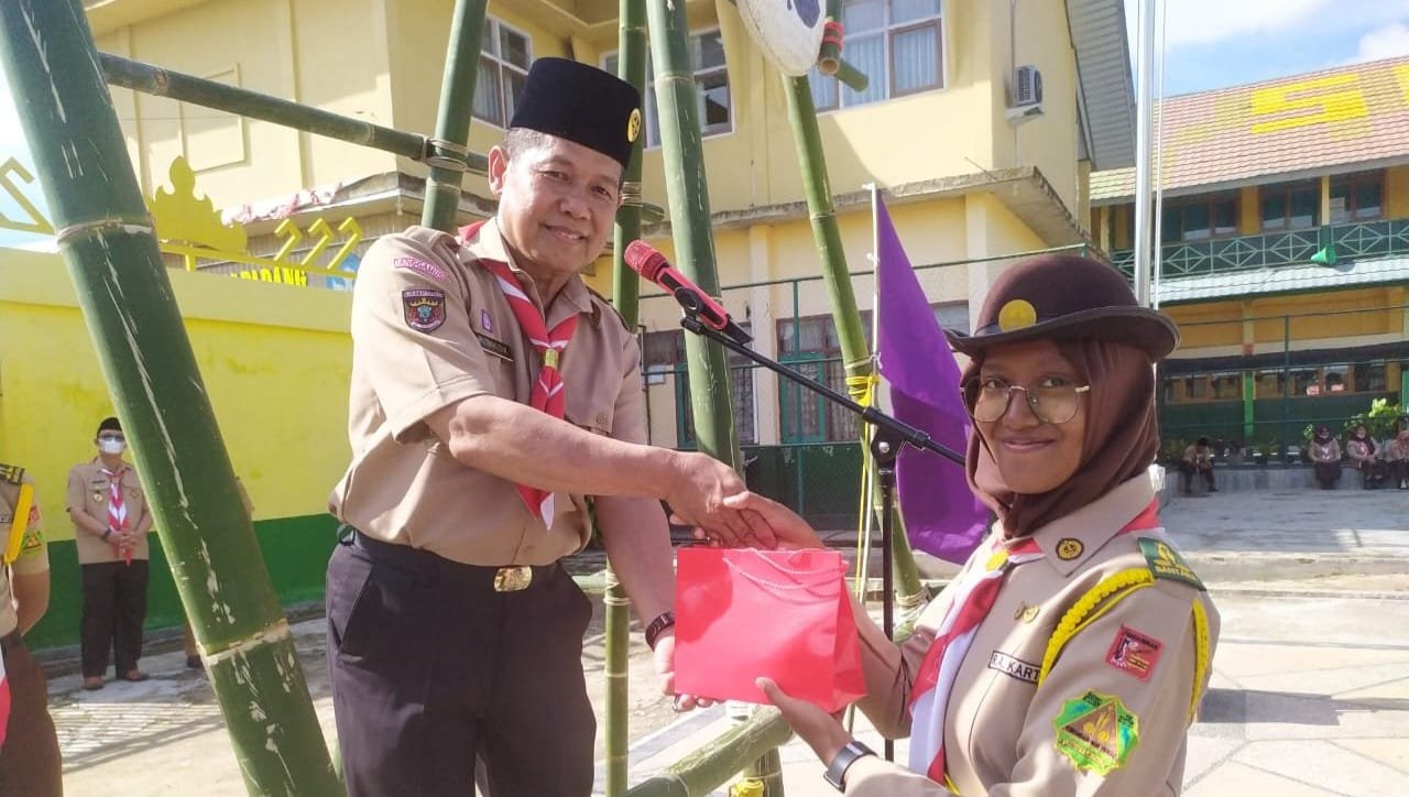 Sejumlah PJU Polres Tanggamus dan Kapolsek Menjadi Pembina Upacara di SLTA