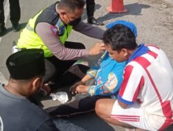 Gerak Cepat Panit 1 Lantas Polsek Prajurit Kulon Beri Pertolongan Pertama Korban Laka Tunggal