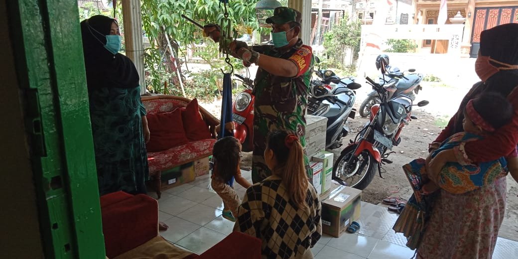 Serka Imam Purnomo Berpartisipasi Aktif Giatkan Bulan Imunisasi Anak Nasional Di Desa Bendunganjati