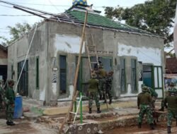 Moril Tinggi, Satgas TMMD Imbangan Ke-114 Tak Henti Kerjakan Renovasi Mushola Nurul Iman