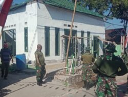 TMMD KE-114 Mojokerto, Satgas Bareng Warga Tuntaskan Pemasangan Atap Genteng Mushola