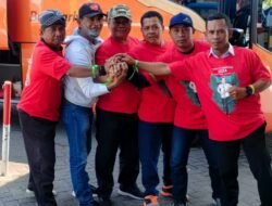 Relawan Tapal Kuda Nusantara saat foto bersama sebelum berangkat
