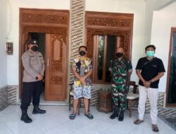 Babinsa Pos Ramil Mojoanyar Bareng Nakes Lakukan Tracing Di Wilayah Binaan