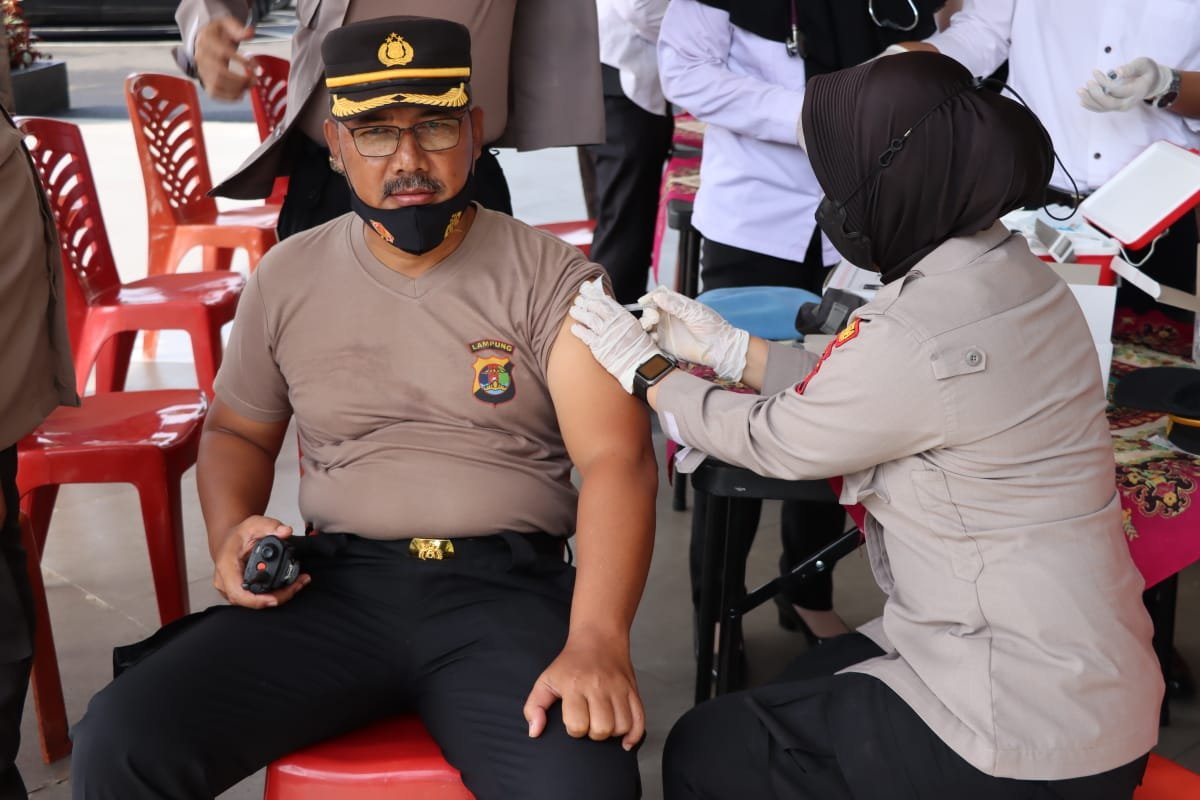 250 Personel Polresta Bandar Lampung Divaksin Booster Dosis Kedua