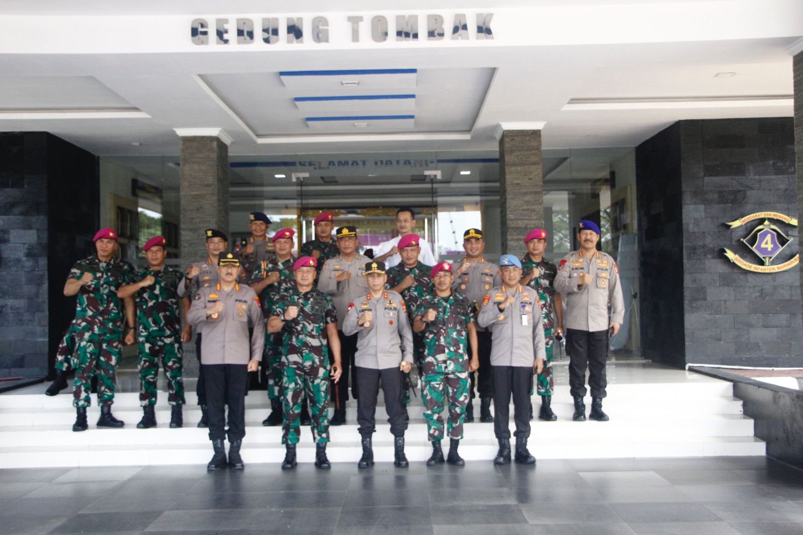 Jaga Soliditas TNI-Polri, Kapolda Lampung Silaturahmi Ke Brigif 4 Marinir