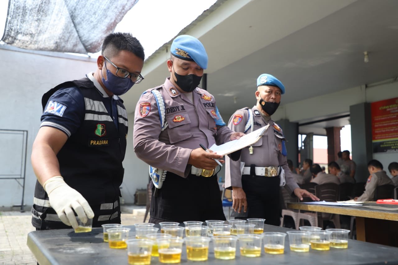 Antisipasi Penyalahgunaan Narkoba, Polres Mojokerto Gelar tes Urine