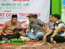 Cangkruk’an dengan Warga Desa Tropodo, Bupati Gus Muhdlor Segera Tuntaskan Masalah Banjir