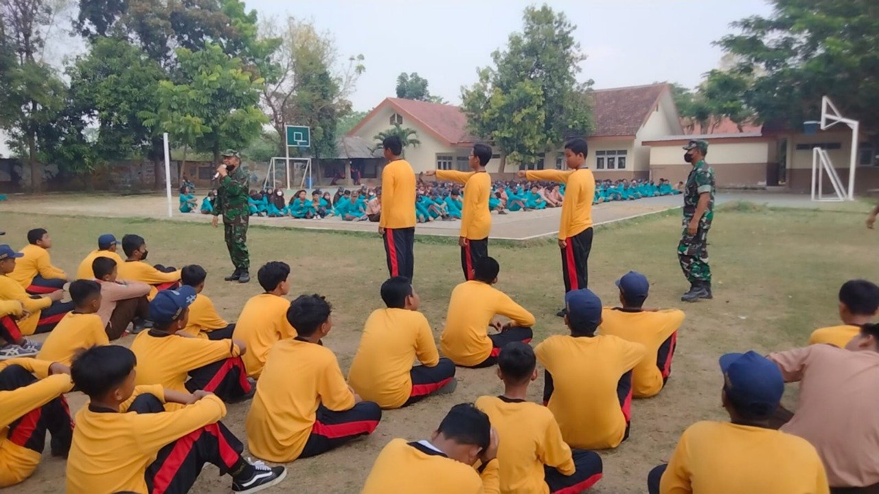 Koramil Ngoro Latih Disiplin dann Kemandirian Siswa SMPN 1 Ngoro