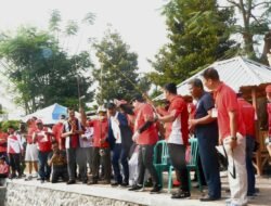 Gayeng, Peringati HUT RI Bupati Gus Muhdlor Mancing Bareng Warga Perum SKI dan Lepas Pawai Desa Sidokerto