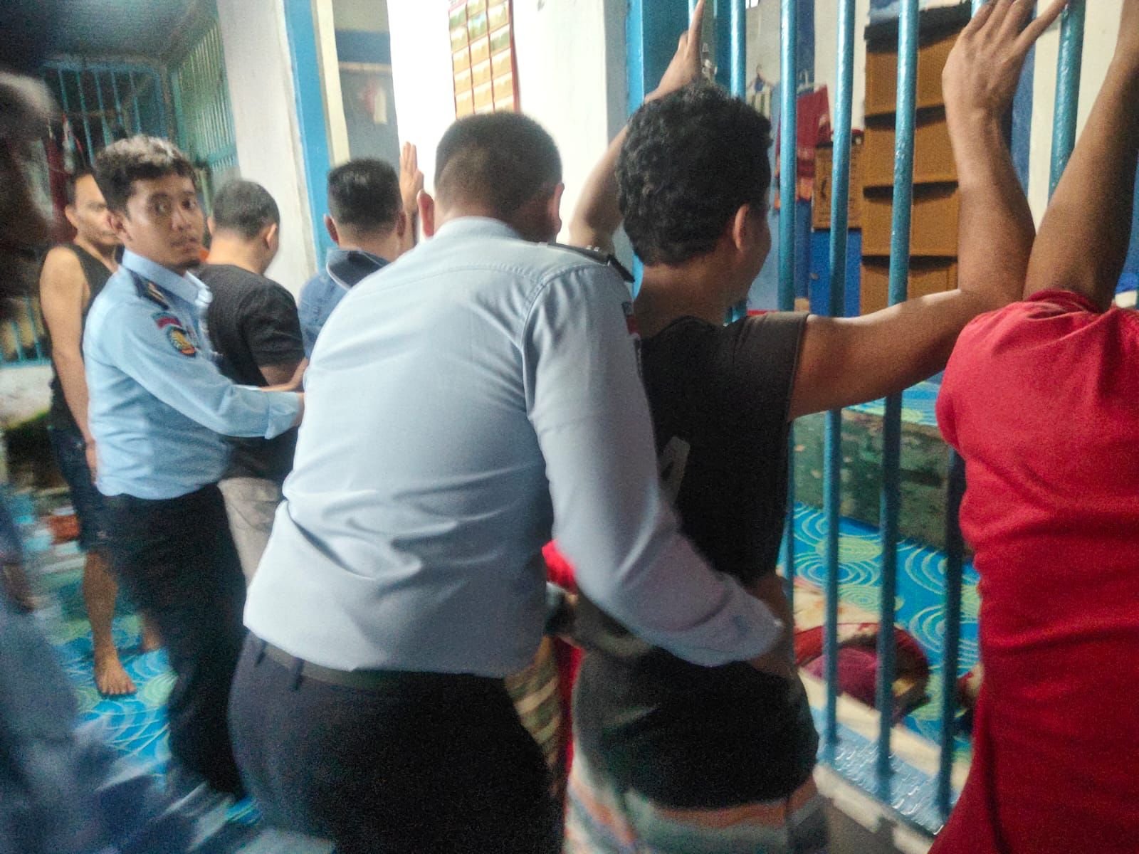 Pencegahan Adanya Gangguan Kamtib, Lapas Kotaagung Kembali Gelar Razia Kamar Hunian Sekaligus Tes Urine WBP