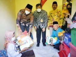 Wabup Subandi Jenguk warga terbaring sakit tidak mampu,Berikan Bansos dan Pengobatan Gratis melalui JKMM