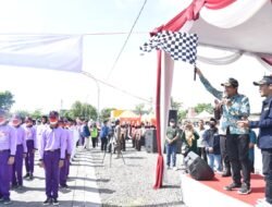 2.220 Pelajar Sekolah Diberangkatkan Bupati Gus Muhdlor Lomba Gerak Jalan Pelajar