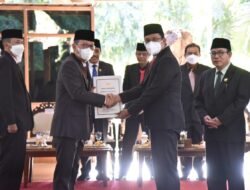 Lantik 10 Pejabat Eselon II, Bupati Gus Muhdlor: Berikan Pelayanan Terbaik Untuk Warga Sidoarjo