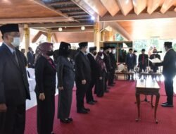 Lantik 10 Pejabat Eselon II, Bupati Gus Muhdlor: Berikan Pelayanan Terbaik Untuk Warga Sidoarjo