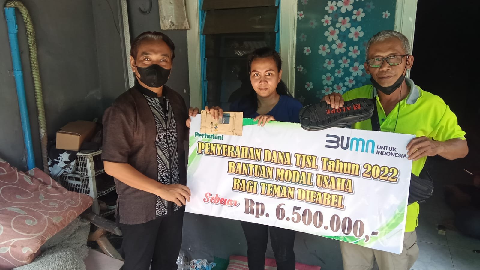 Perhutani Mojokerto Berikan Bantuan Modal Usaha Teman Difabel Prajurit Kulon Kota Mojokerto