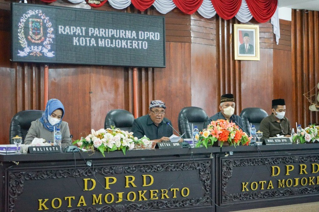 Fraksi PDIP dan Golkar Berikan Pandangan Umumnya Terkait Raperda PABPD Kota Mojokerto 2022