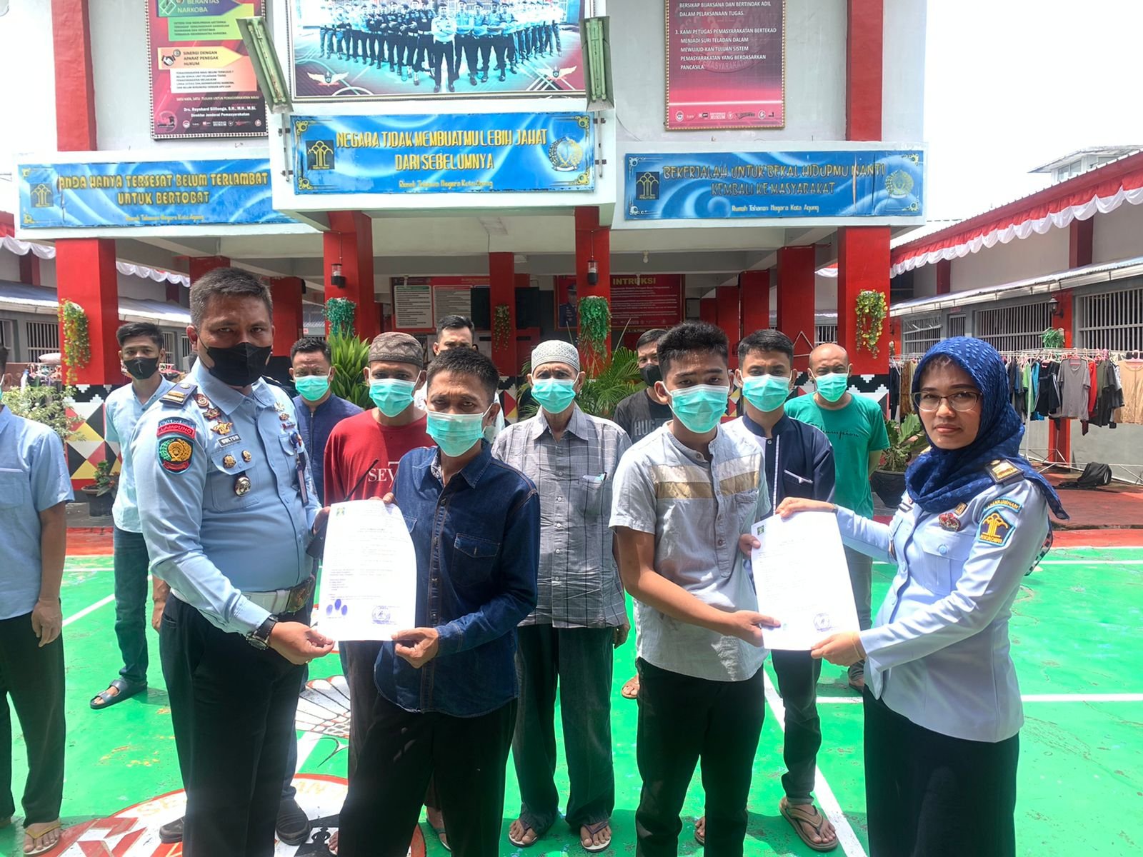 Aktif Ikuti Pembinaan Dengan Baik, 12 Orang WBP Rutan Kota Agung Diberikan Asimilasi