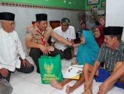 Wabup Subandi Jenguk Pasutri Lansia Asal Desa Watesari Balongbendo Yang Menderita Lumpuh Kaki