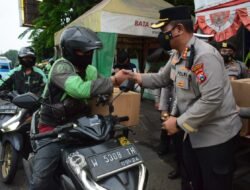 Peduli Dampak Kenaikan Harga BBM, Kapolresta Sidoarjo Bagikan Paket Sembako