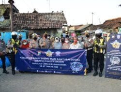 Polresta Sidoarjo bersama Alumni Untag Bagikan Bansos Dampak Kenaikan Harga BBM