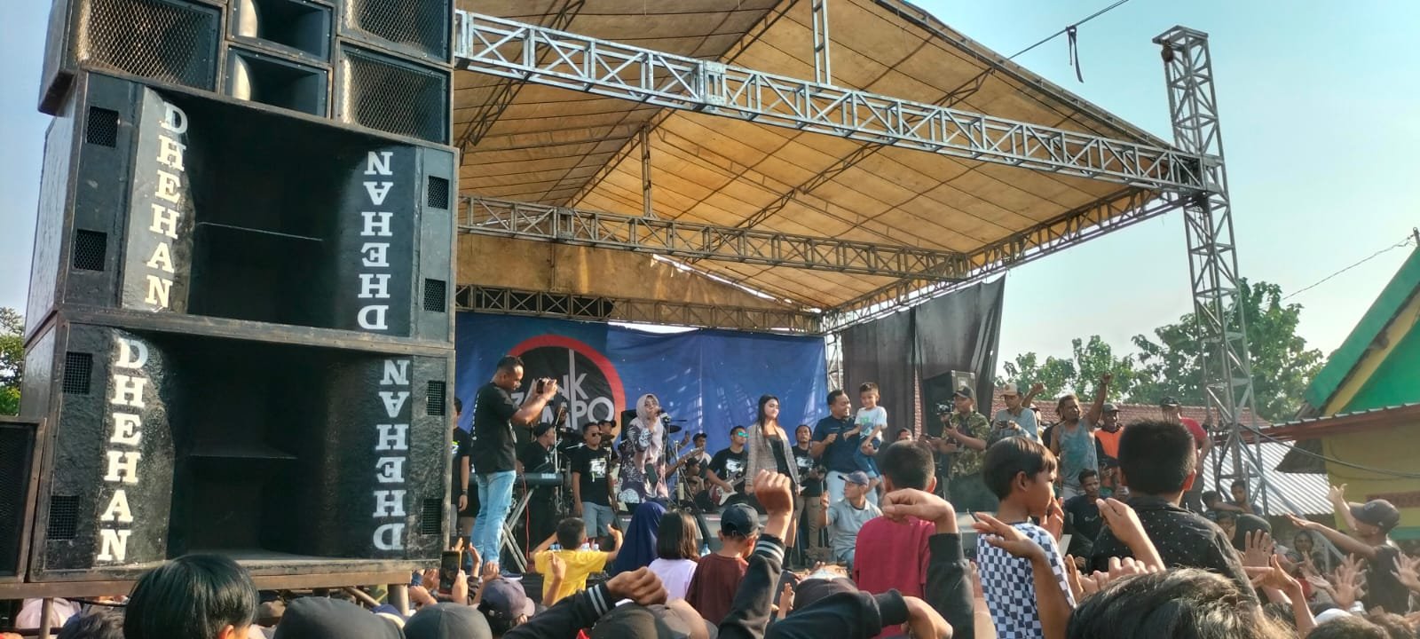 Terpilih Kembali, Kepala Desa Wonorejo Hj. Supariati Gelar Doa Bersama dan Orkes Gank Cumpo