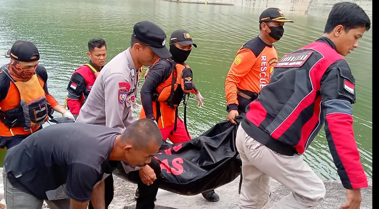 23 Jam Pencarian, Korban Tenggelam Di Bendungan Way Sekampung Berhasil Ditemukan Tim SAR Gabungan
