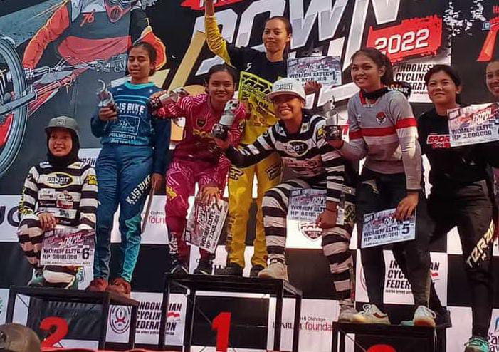 Siswi MA Khomsani Nur Raih Juara 1 Lomba Balap Sepeda Indonesian Downhill