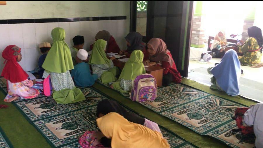Kelompok 20 Gelombang 07 PMM UMM Dampingi Murid TPQ-Madrasah Diniyah Baitul Muttaqin