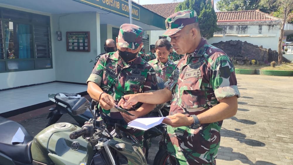 Wujud Kepedulian Danramil Gondang Cek Kesiapan Kendaraan Babinsa