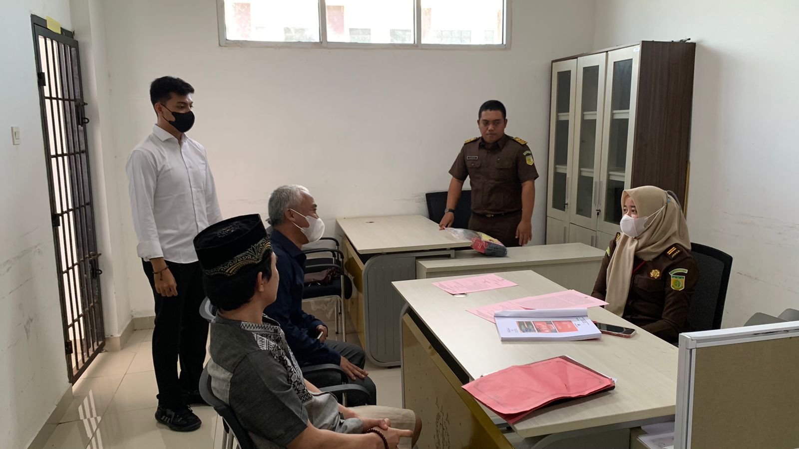 Satnarkoba Polres Pringsewu Limpahkan Tersangka Pengedar Sabu Ke Kejari Pringsewu