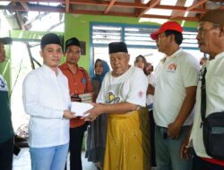 Rumah Warga Desa Lengkong Kebakaran, Gus Barra Berikan Bantuan