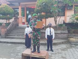 Jadi Pembina Upacara Bendera, Bati Tuud Koramil Gondang Motivasi Siswa SMPN 2 Gondang