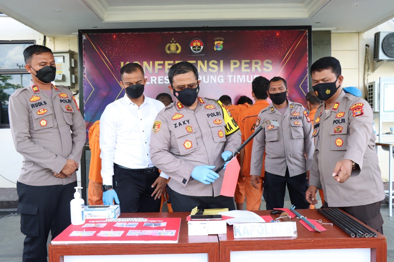 Polres Lampung Timur Melaksanakan Konferensi Pers Ungkap Komplotan Perampok Di Lampung Timur
