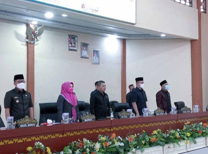 Bupati Tanggamus Mengadiri Rapat Paripurna Penyampaian Anggaran Daerah Tahun 2023