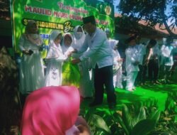 Meriahkan Maulid Nabi, SDN Sidomulyo Bagikan Bingkisan dan Santunan