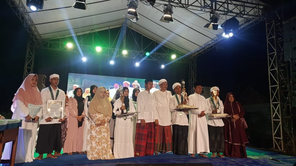 Peringatan Maulid Nabi Muhammad SAW dan Wisuda Tachfidh 30 Juz PonPes/MA Khomsani Nur