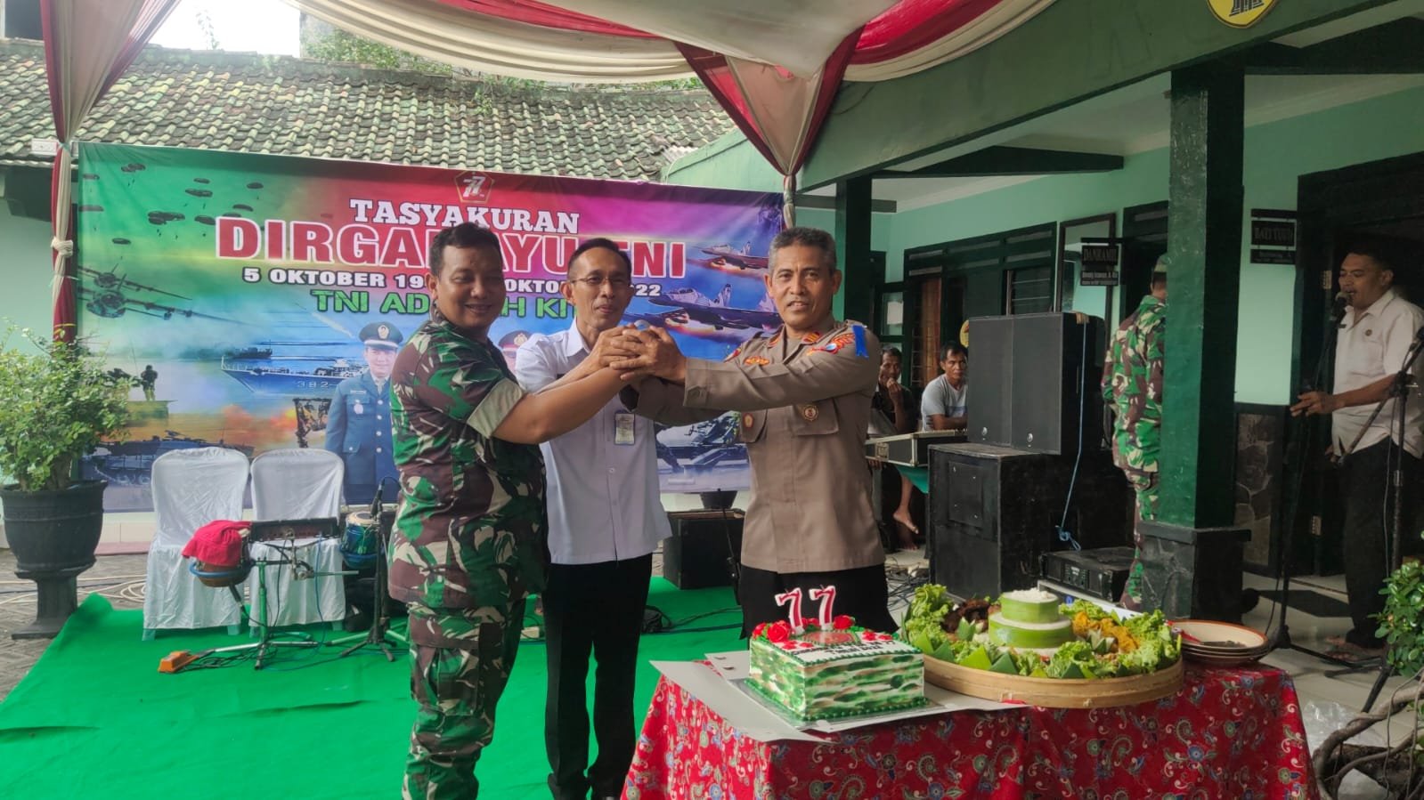 Rangkaian HUT TNI Ke-77 Koramil 0815/08 Dawarblandong Gelar Tasyakuran & Bagikan 100 Paket Sembako