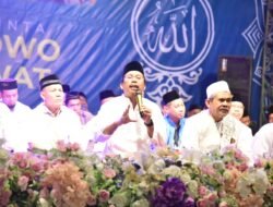 Hadir Bersama Habib Abu Bakar Assegaf, Bupati Gus Muhdlor Beberkan Kunci Keberkahan