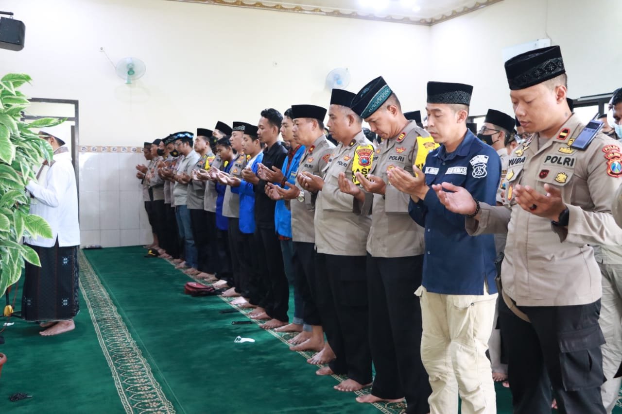 Polresta Mojokerto Sholat Ghoib dan Doa Bersama untuk Korban Kanjuruhan