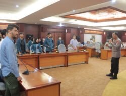 Kabid Humas Polda Lampung berikan materi tentang penindakan dan pengawasan orang asing serta kenalkan aplikasi Polisiku Presisi