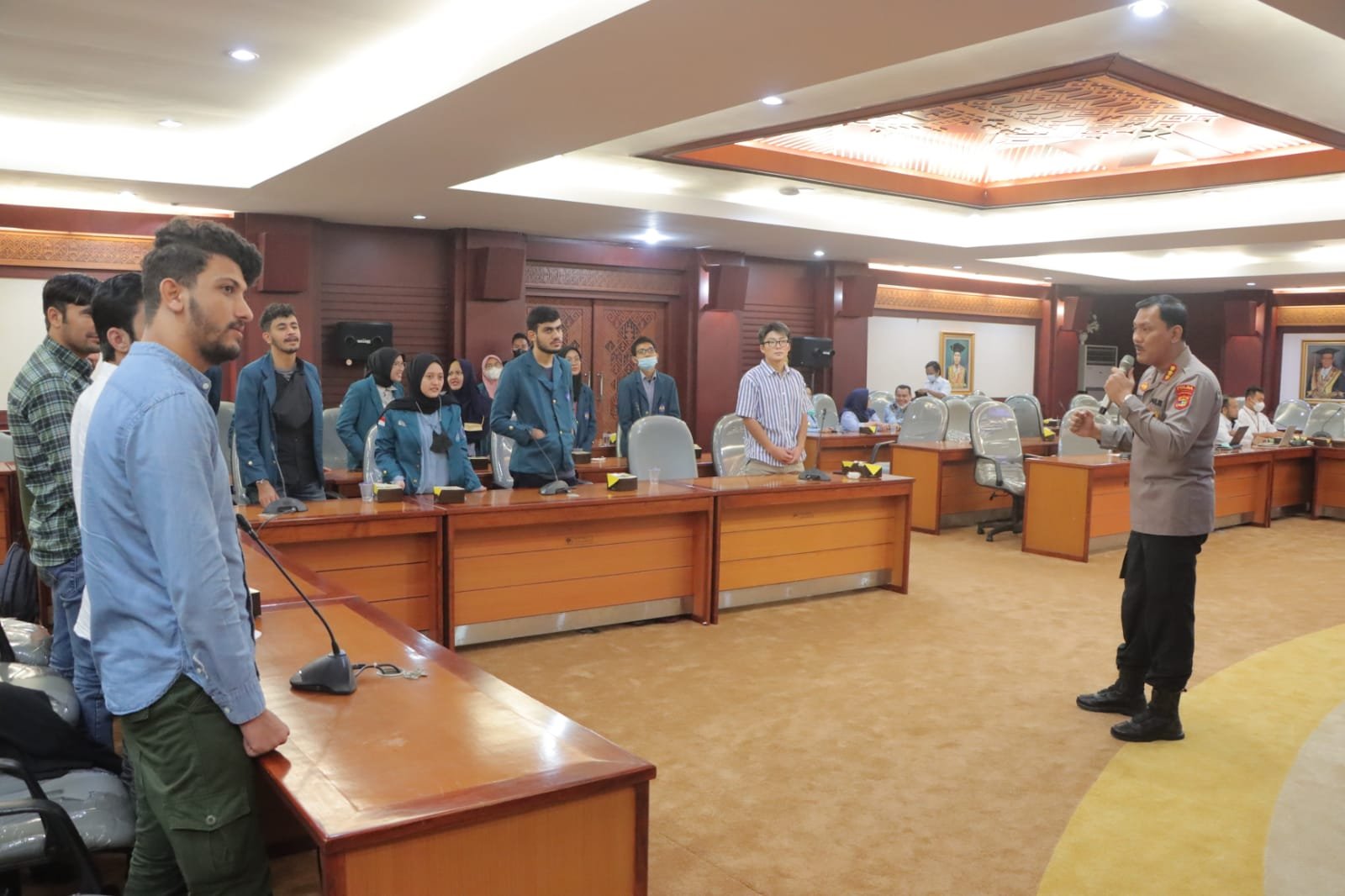 Kabid Humas Polda Lampung berikan materi tentang penindakan dan pengawasan orang asing serta kenalkan aplikasi Polisiku Presisi