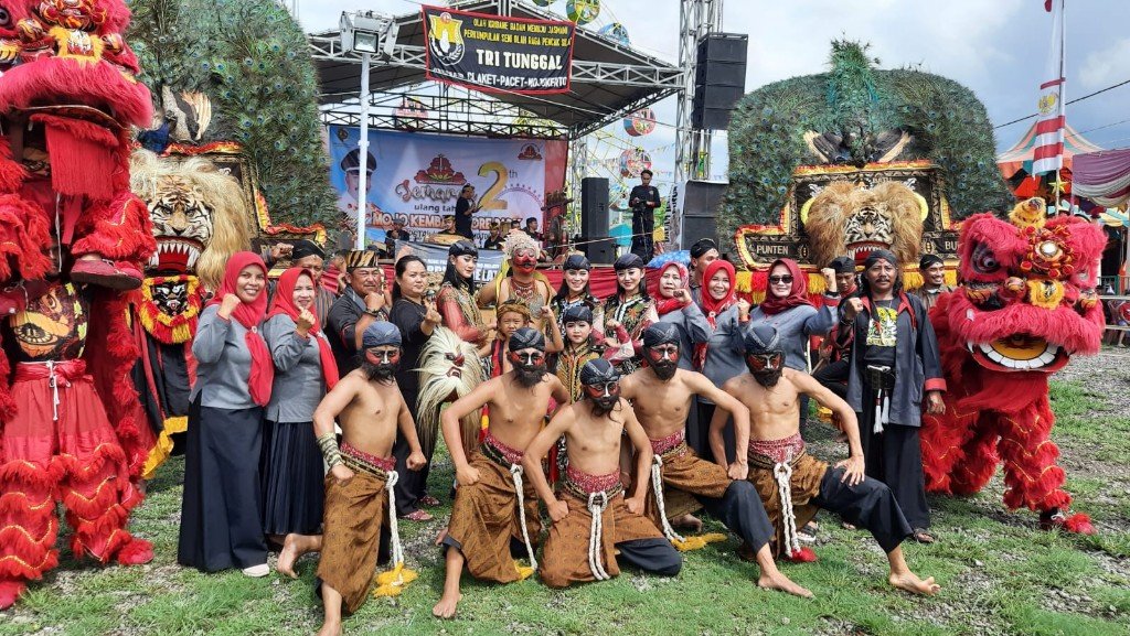 Reog dan Berongsai Meriahkan HUT Ke-2 Mojo Kembangsore Park dan Mojokerto Lampion Garden