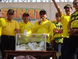 HUT 58 Golkar, Cek Endra DPD Golkar Jambi Bagi-bagikan Hadiah 8 Unit Motor Dalam Giat Jalan Sehat