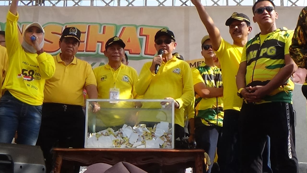 HUT 58 Golkar, Cek Endra DPD Golkar Jambi Bagi-bagikan Hadiah 8 Unit Motor Dalam Giat Jalan Sehat