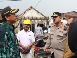 Bersama Warga, Pemkab Sidoarjo Gotong Royong Benahi Rumah Rusak Terdampak Puting Beliung