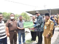 Gus Muhdlor Salurkan Bantuan BBM ke Ratusan Nelayan Sidoarjo